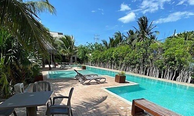 Progreso Municipality Apartment | Progreso East, 1 block from Sea, with pool views