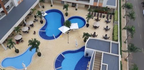 Setor Lagoa Quente Apartment | Relax at PROMENADE: Poolside Retreat with Family Amenities