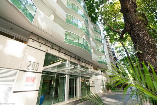 Leblon Hotel | Elegant Promenade Palladium Leblon with Ocean Views