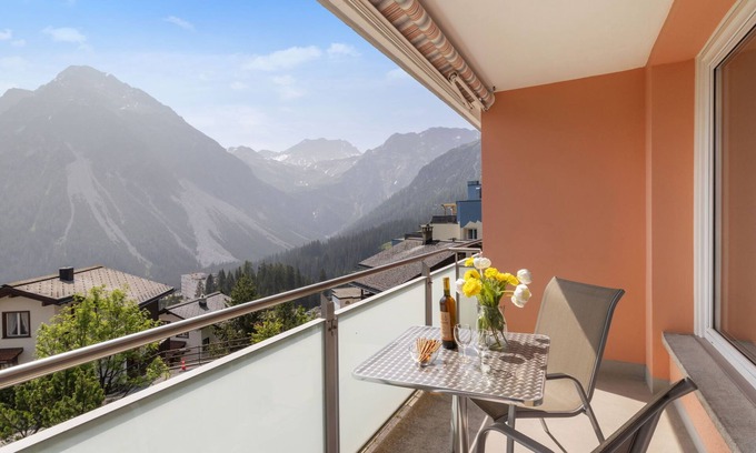 Arosa Apartment | Elegant Promenade (Utoring) with Lake Views & Spa Access