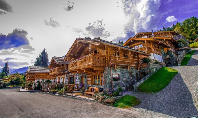Flachau Ski Chalet | Relax at Promi Alm Flachau - 4-Star Chalets with Spa