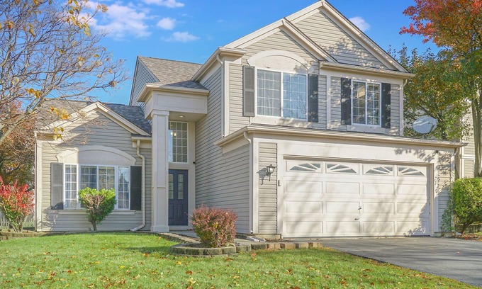 Fox Valley House | Unbeatable Stay with Fast Wi-Fi, Pool & Pet-Friendly Comfort