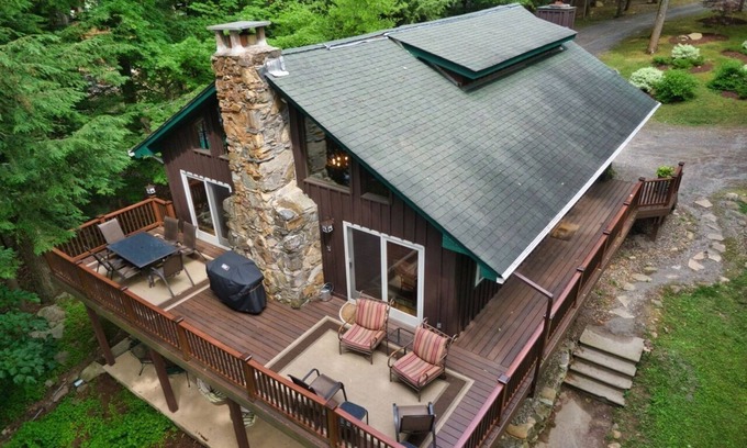 Fort Ann Ski Chalet | Discover Lake House: 10% Monthly Discount & Ocean Views