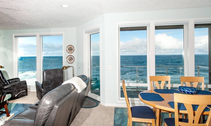 Depoe Bay Condo | Oceanfront Condo with Hot Tub & Indoor Pool - Rated 10/10!