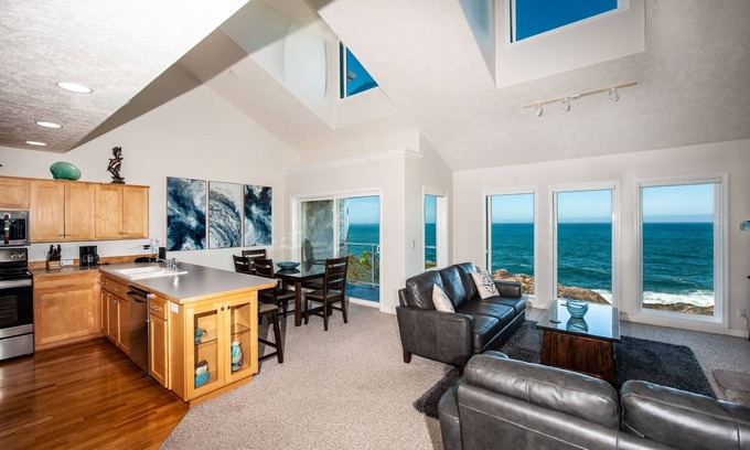 Depoe Bay Condo | Oceanfront Condo with Indoor Pool, Spa and Ocean View