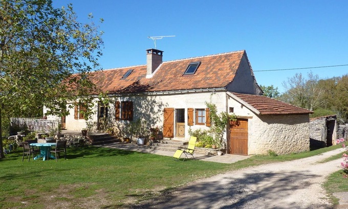 Limogne-en-Quercy House | Idyllic Farmhouse Retreat near Causse de Limogne