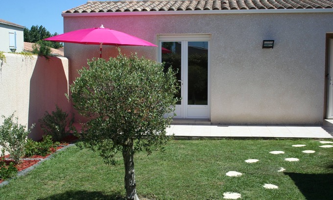 Dolus-d'Oleron House | Beautiful Oleron Island Studio with Ocean View & Private Garden