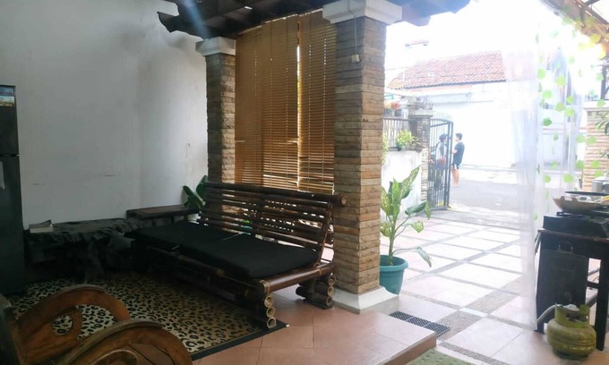 Cimahi House | Spacious Sarimadu99 Full House for Groups and Families