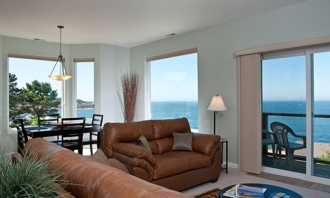 Depoe Bay Condo | Top Floor Condo with Ocean Views & Free WiFi - Rated 9.8