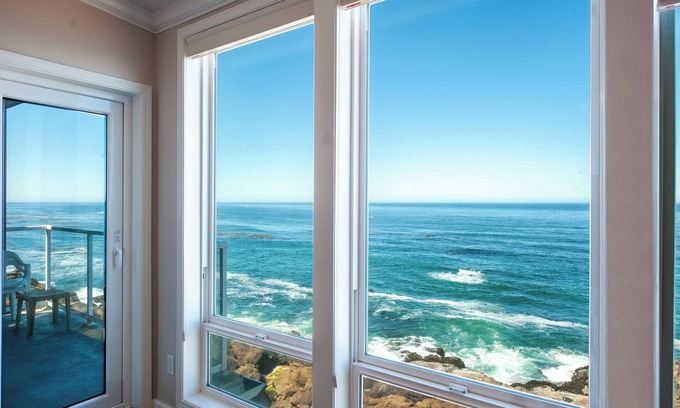 Depoe Bay Condo | Exceptional Oceanfront Condo with Indoor Pool and Spa Access