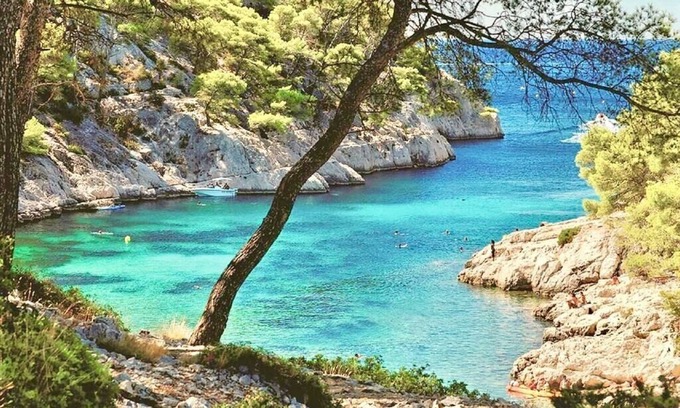 Le Rove House | Ultimate Vacation Villa in Provence: Family-Friendly & Beachside