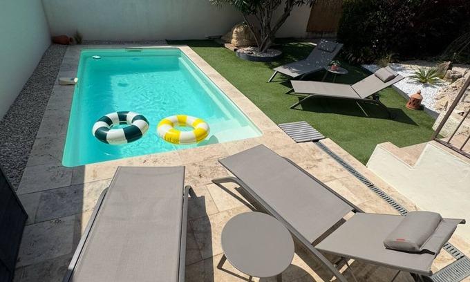 Roquemaure House | Tranquil Private Villa with Pool - Perfect Family Retreat