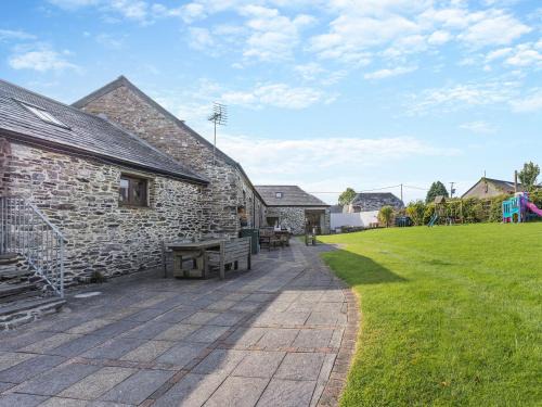 Tresmeer House | Experience Proper Job: Family-Friendly Hotel with Pool