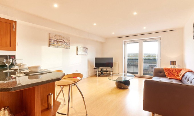 Newcastle-upon-Tyne Apartment | Experience Unique Comfort at The Peak - 10/10 Guest Rated