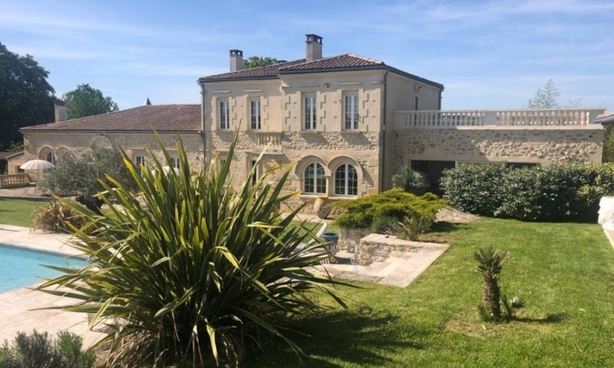 Saint-Pierre-de-Mons House | Prime Retreat in the Heart of Vines - Rated 9.6/10