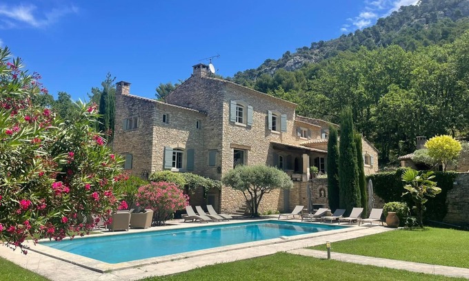 Robion House | Exceptional Stay in the Heart of Luberon with Pool & Spa
