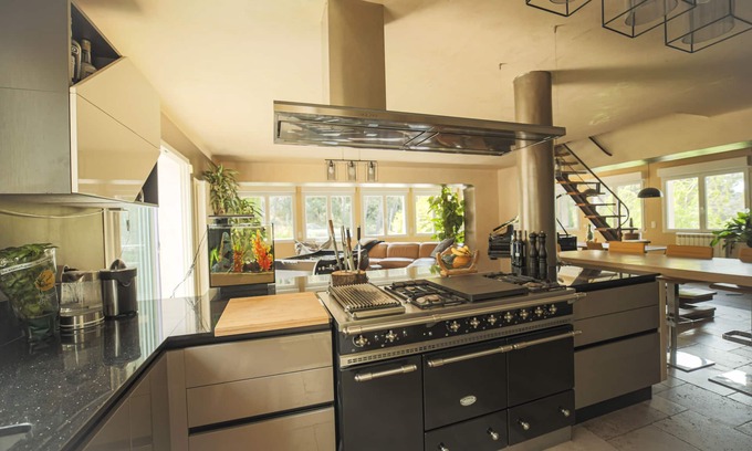 Aubagne Villa | Experience Propriété d'Exception with Pool and Hot Tub