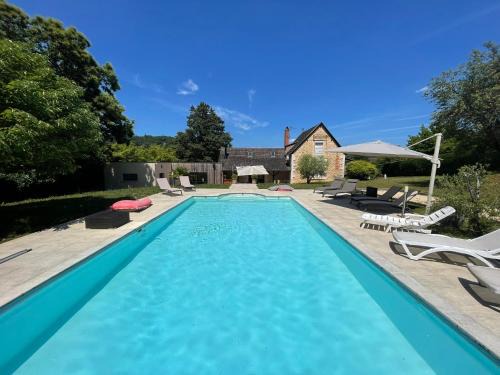 Sarlat-la-Caneda Villa | Relaxing Oceanfront Stay with Pool in Sarlat
