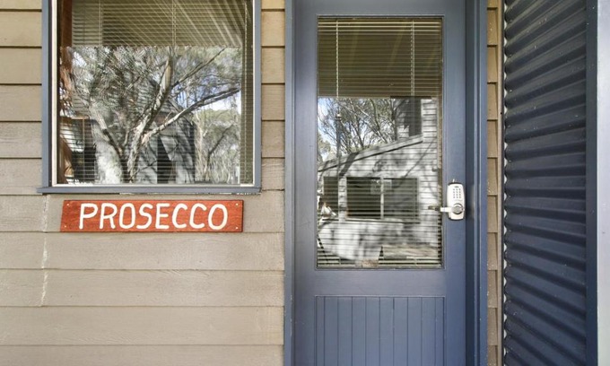Dinner Plain House | Elegant Prosecco: 4-Star Hotel with Family and Pet Amenities