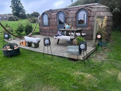Looe House | Unforgettable Prosecco - Lydcott Glamping with Sea Views