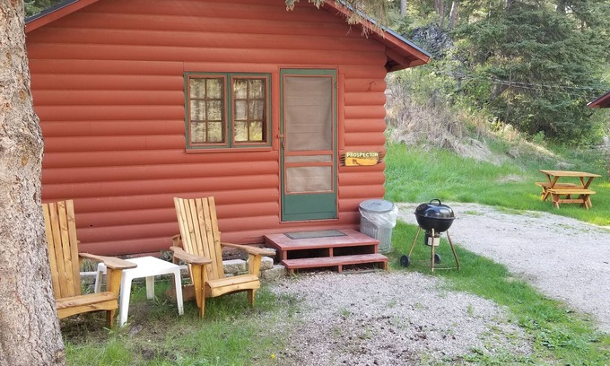 Cheyenne Crossing Cabin | Experience the Prospector Cabin by Spearfish Creek