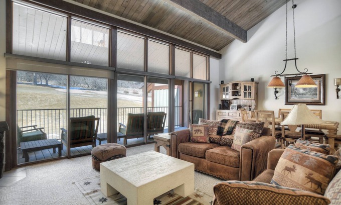 Purgatory House | Ideal Retreat: Ski Access, Deck & Hot Tub at Tamarron #796