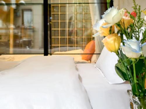 Huaihai Road Commercial Area House | Discover Prosperity B&B on Yongkang Road in Downtown Shanghai