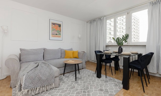 Mirow Apartment | Prosta 2/14: Family-Friendly Retreat in Warsaw with Balcony