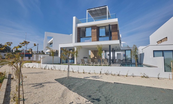 Pernera Cottage | Protaras Aqua Pearl Villa AQ12 - a villa that sleeps 11 guests in 5 bedrooms