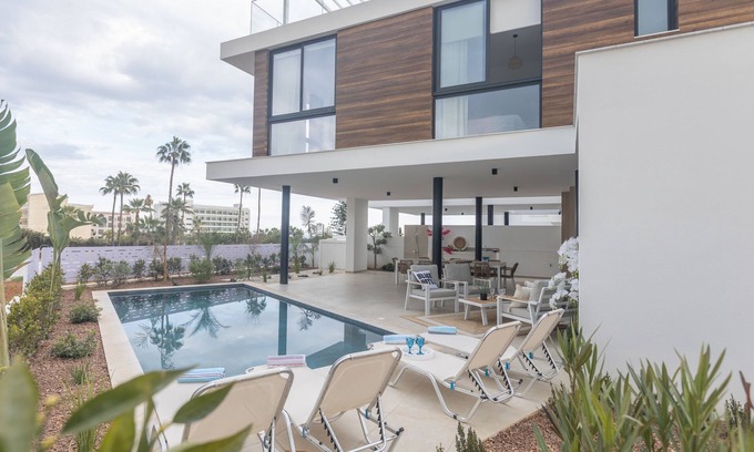 Pernera Cottage | Protaras Aqua Pearl Villa AQ01 - a villa that sleeps 9 guests in 4 bedrooms