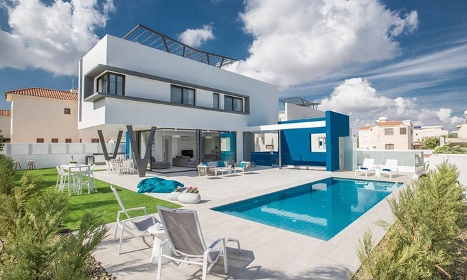 Protaras Cottage | Protaras Holiday Villa CR3: Perfect for Family Getaways