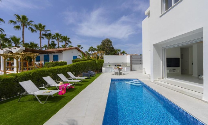 Protaras Villa | Beautiful Protaras Villa Piera with Oceanfront Pool Access