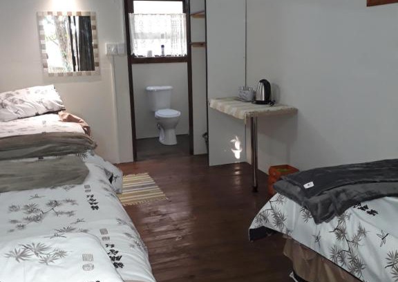 Makhado House | Cozy Protea B&B: Family-Friendly with Breakfast Included