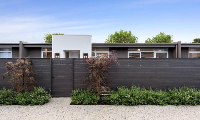 Dromana House | Proton Beach Villa 2: Family-Friendly Retreat by the Sea
