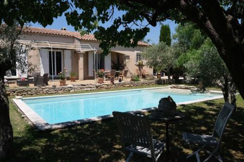 Mouries Villa | Inviting Provençal House with Pool in Mouriès, Provence