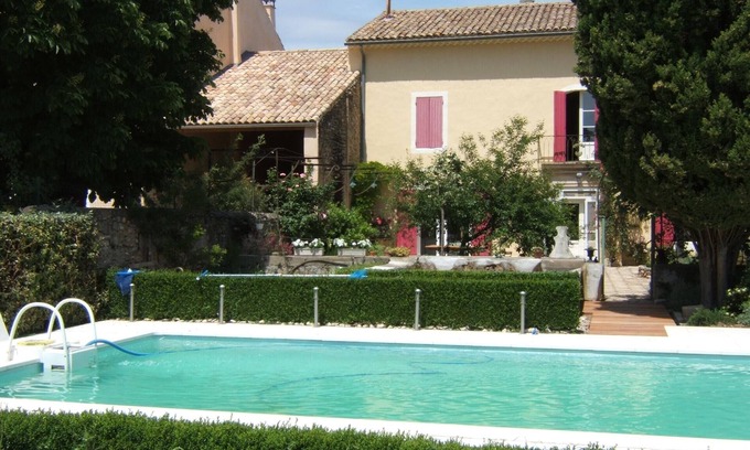 Sainte-Cecile-les-Vignes House | Idyllic Provence Retreat with Pool and Garden, Rated 9.8