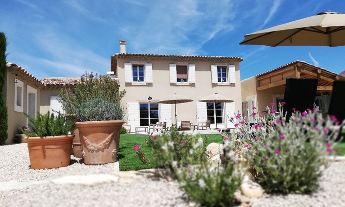 Saint-Saturnin-les-Apt House | Idyllic Villa in Luberon Park with Private Pool & Bikes