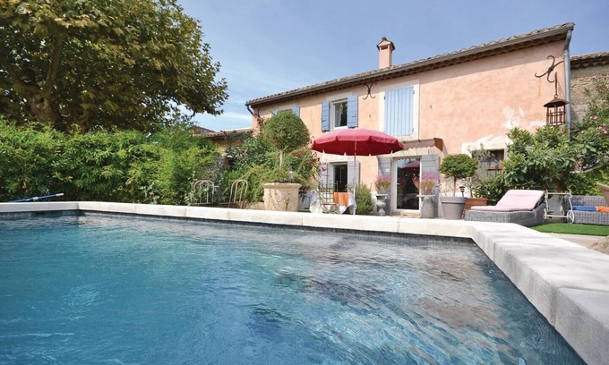 Cheval-Blanc Apartment | Provençal farmhouse at the foot of the Luberon.