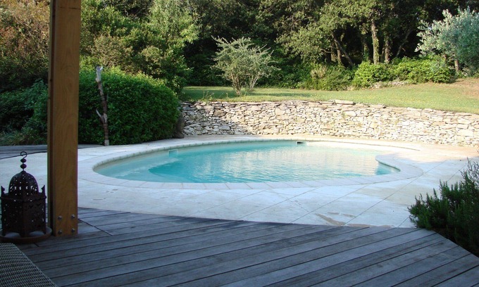 Les Hauts de Villeneuve Villa | Provencal villa with pool near Avignon
