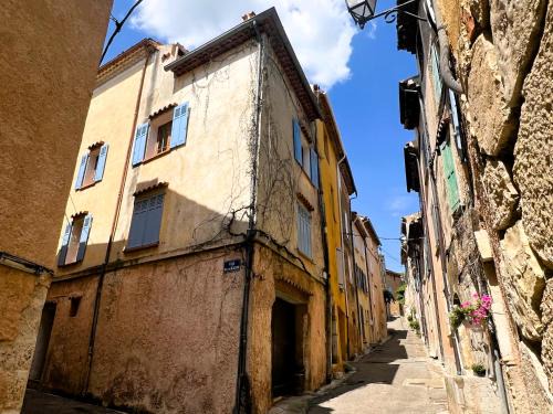 Aups House | Enchanting Provencal House with Ocean View Terrace