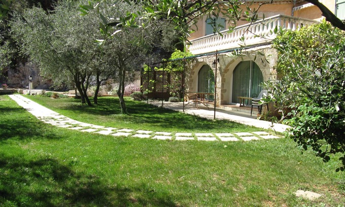 Speracedes Villa | Idyllic Provencal Villa in Cabris: Pool, Pet Friendly Retreat