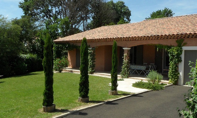 Pierrevert Villa | Indulge in a Provencal Villa with Pool and Secluded Garden