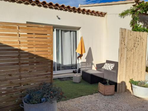 Neoules Apartment | Pet-Friendly Provence: Family Haven with Great Reviews