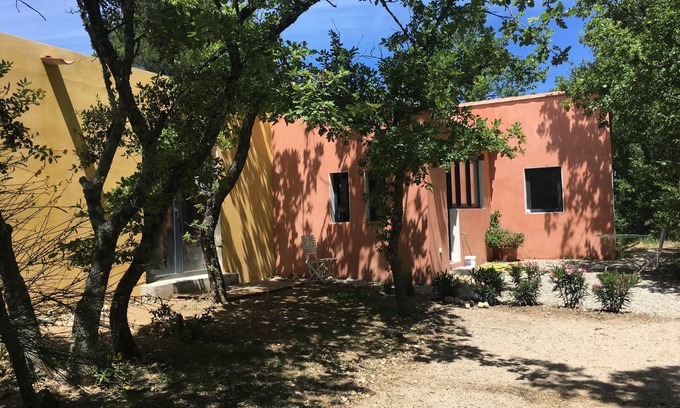 Joucas House | Charming Retreat in Provence: Poolside Bliss Near Gordes