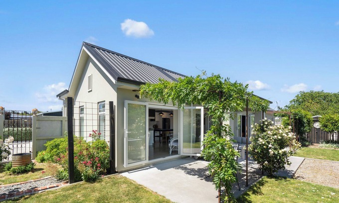 Martinborough House | Provence on Cologne - Martinborough Holiday Home