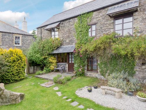 Liskeard House | Discover Provence: Family-Friendly and Pet Welcoming Stay