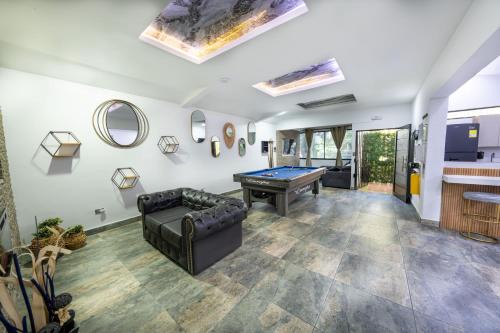El Poblado Apartment | Provenza! Golden Jacuzzi - 5BR only 1 Block from lleras