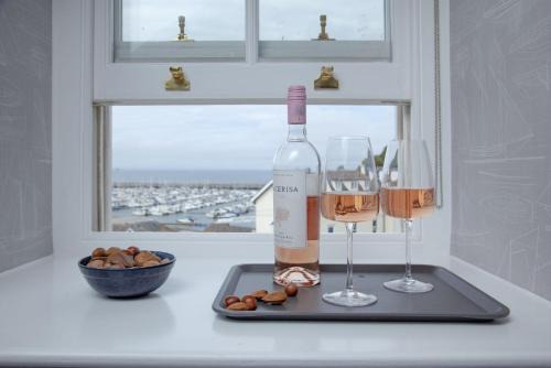 Brixham Hotel | Elegant Provident Maritime Suites in Brixham, 5-Star Stay