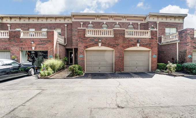 East Price Hill Condo | Experience Breathtaking Downtown Cincinnati Views