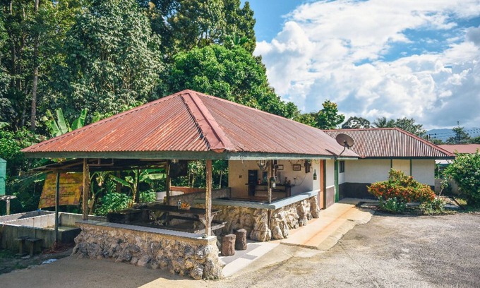 Lundu House | Inviting Hotel with Mountain Views and BBQ Facilities